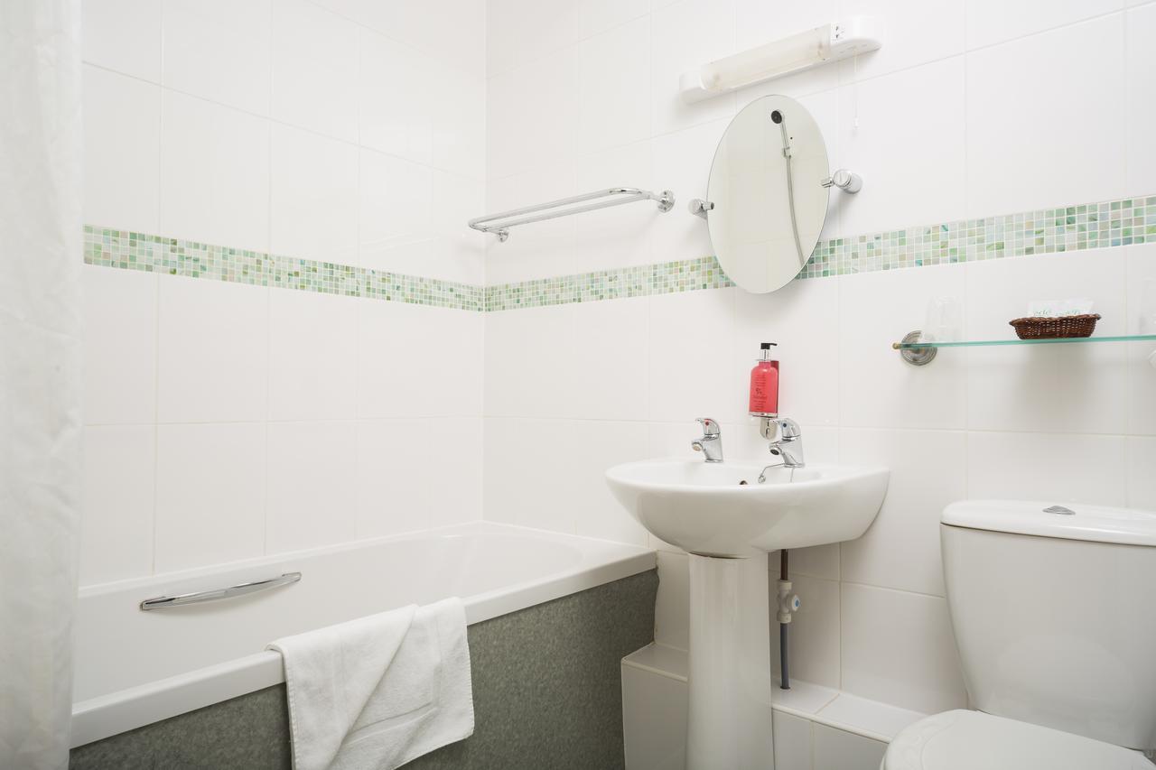 Sun Bay Hotel Kingsbridge  Bagian luar foto